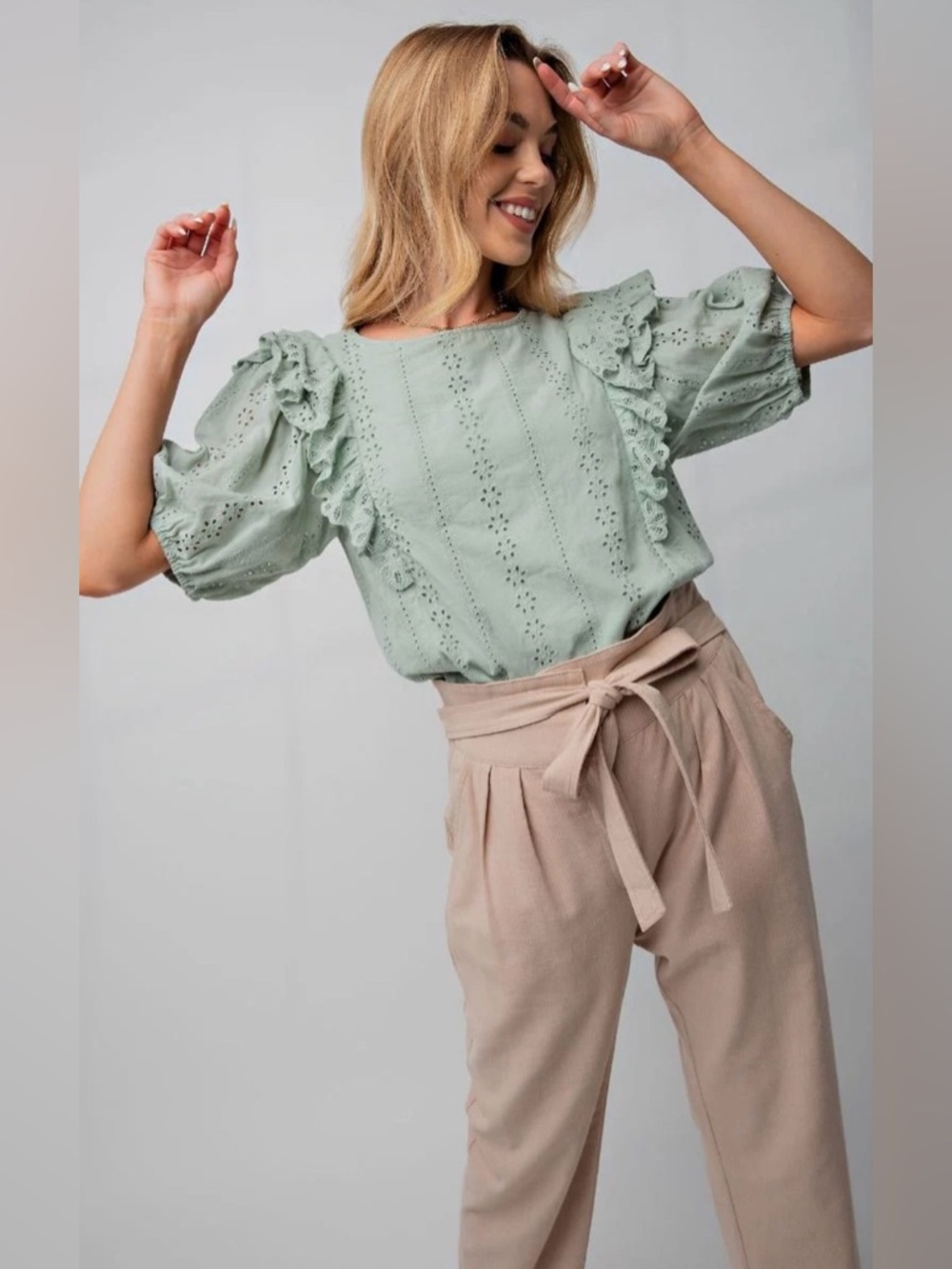 NWT Easel Whimsy Eyelet Lace ruffle sleeve short sleeve top sz M